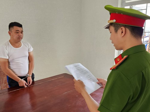 Bắt khẩn cấp đối tượng giả dạng công an để nhận "chạy án"