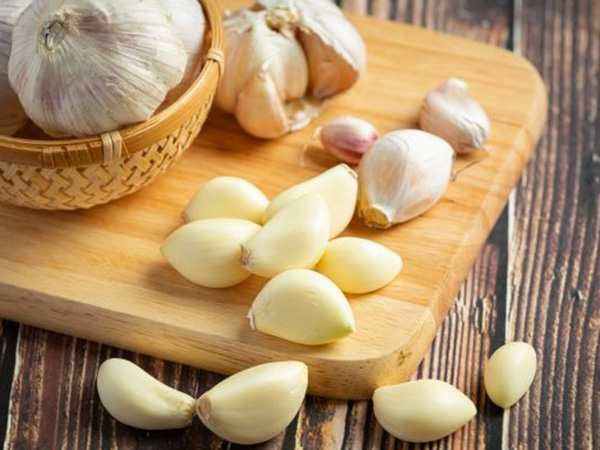 6 thực phẩm 'đại kỵ' với tỏi, toàn món quen thuộc mà nhiều người vẫn ăn