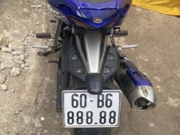 Vụ bấm 4 biển số xe siêu VIP ở Đồng Nai: Tạm đình chỉ công tác phó công an xã