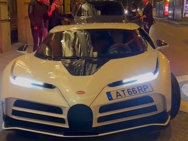 Cristiano Ronaldo cầm lái siêu phẩm Bugatti Centodieci từ 209 tỷ đồng