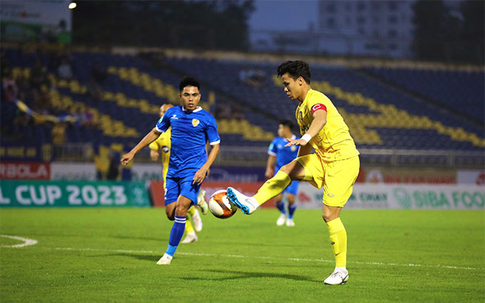 Quế Ngọc Hải & Trọng Hoàng đá hỏng penalty, SLNA bị loại ở cúp QG