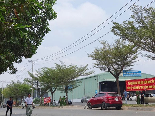 Công an TP.HCM khám xét Trung tâm đăng kiểm 50-01S ở Bình Tân