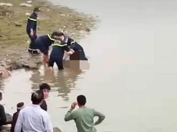 Bàng hoàng phát hiện thi thể cô giáo mầm non trên sông Lô
