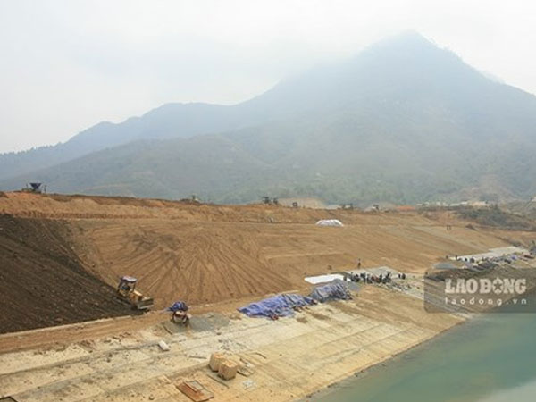 Lặn vào kiểm tra van côn hồ chứa nước, 2 công nhân tử vong