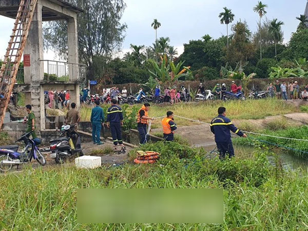 Tìm thấy thi thể bé trai bị nước cuốn trôi xuống cống ở Bình Dương