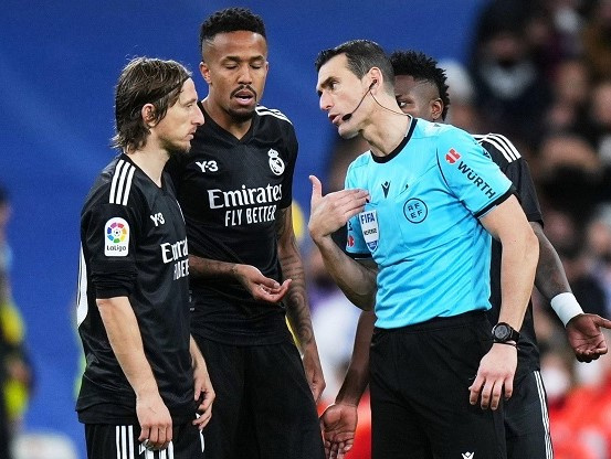 Real Madrid phản đối trọng tài được chọn bắt El Clasico