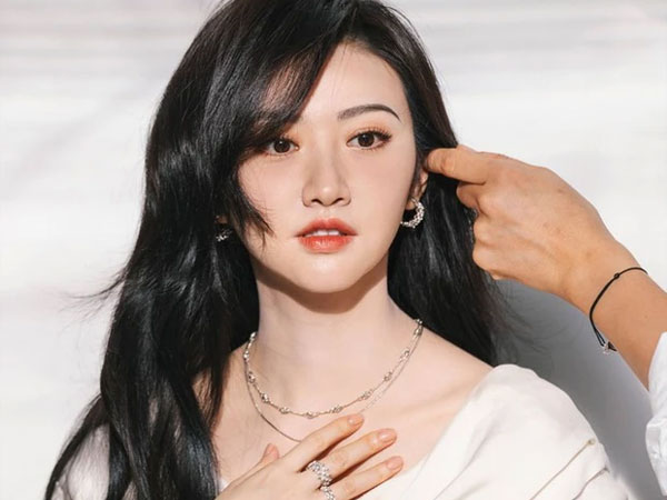 Mạng xã hội đổ xô mua bán video, ảnh nóng của Cảnh Điềm
