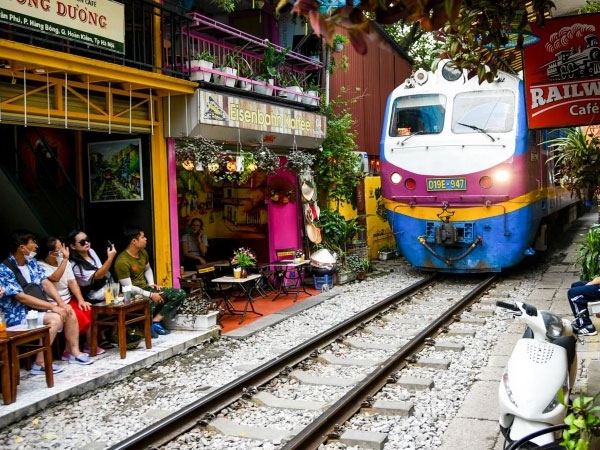Hà Nội sẽ xử phạt công ty lữ hành tổ chức tour đến phố cà phê đường tàu