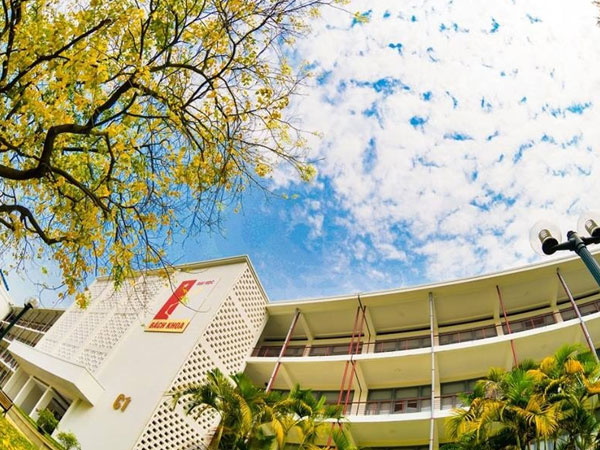 Nam sinh năm cuối Đại học Bách khoa Hà Nội tử vong tại lớp học
