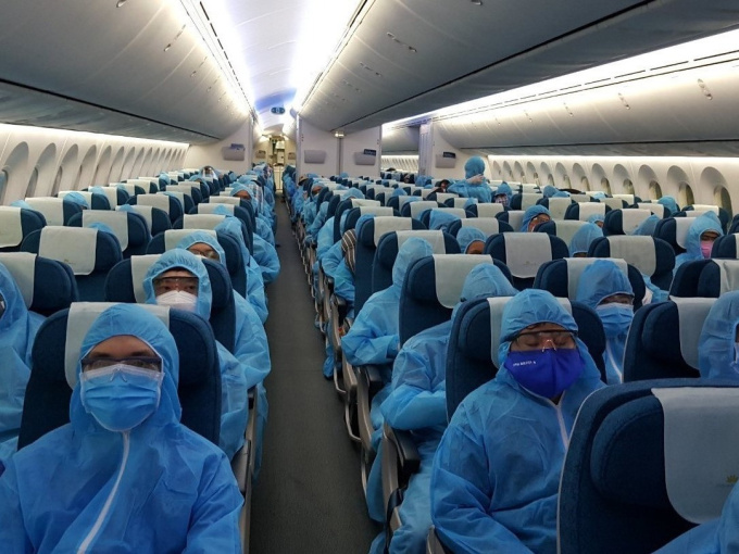 Choáng với lượng tiền, vàng thu giữ được trong vụ ‘chuyến bay giải cứu’