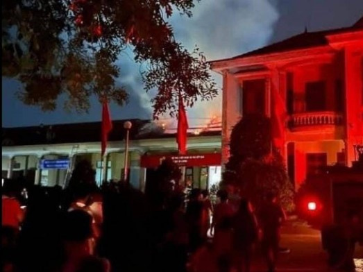 Trụ sở xã cháy ngùn ngụt trong đêm, nhiều tài liệu bị thiêu rụi