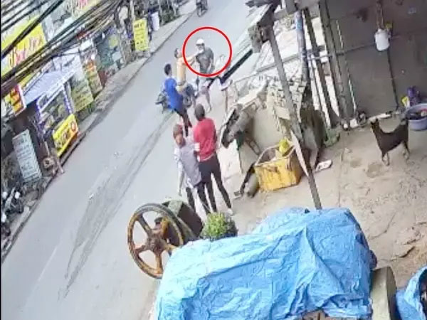 Bị nghi trộm điện thoại, đối tượng chạy xe máy kéo lê cháu bé 13 tuổi