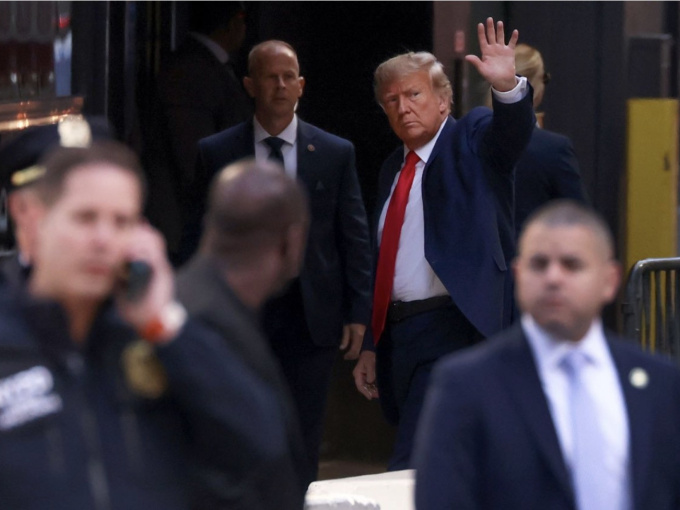 Hình ảnh ông Trump trước giờ ra tòa