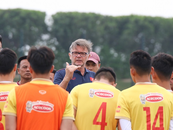 HLV Troussier: 'U23 Việt Nam là đương kim vô địch, không ngại kết quả bốc thăm'