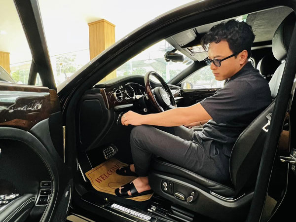 Hồng Đăng bất ngờ ẩn ý chuyện giải nghệ hậu ồn ào ở Tây Ban Nha
