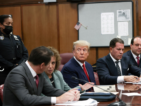 Thẩm phán yêu cầu tránh kích động bạo lực, 'chốt' ngày ông Trump tái hầu tòa