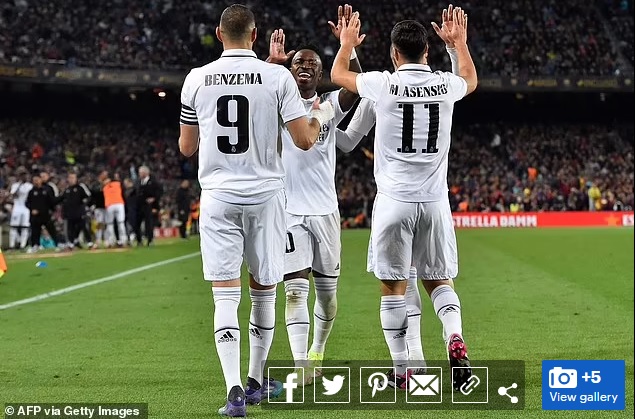 Ancelotti: Benzema là số 9 đích thực, không phải Ronaldo