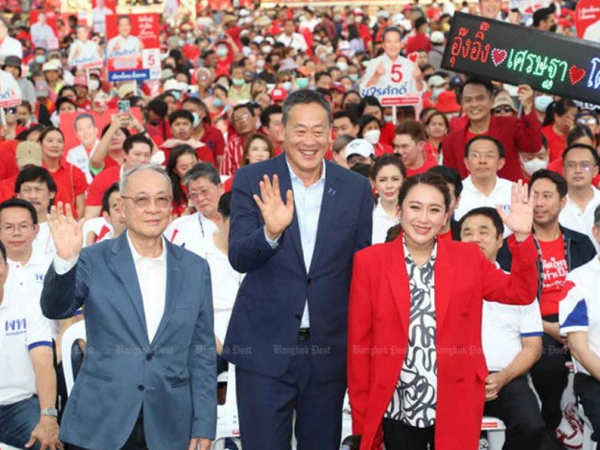 Con gái ông Thaksin chính thức trở thành ứng viên tranh cử Thủ tướng Thái Lan