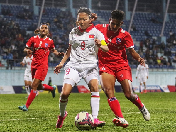 HLV Mai Đức Chung chưa hài lòng dù tuyển nữ Việt Nam đè bẹp Nepal 5-1