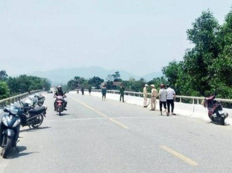 Nữ sinh lớp 6 nhảy cầu để lại thư tuyệt mệnh, trách 'mẹ không thương yêu'