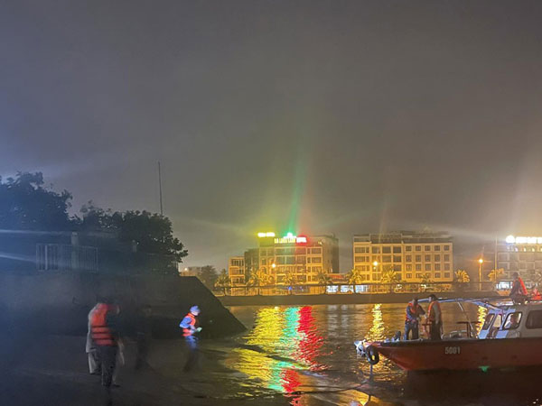Vụ rơi trực thăng trên biển, BELL 505 được chở bao nhiêu người?