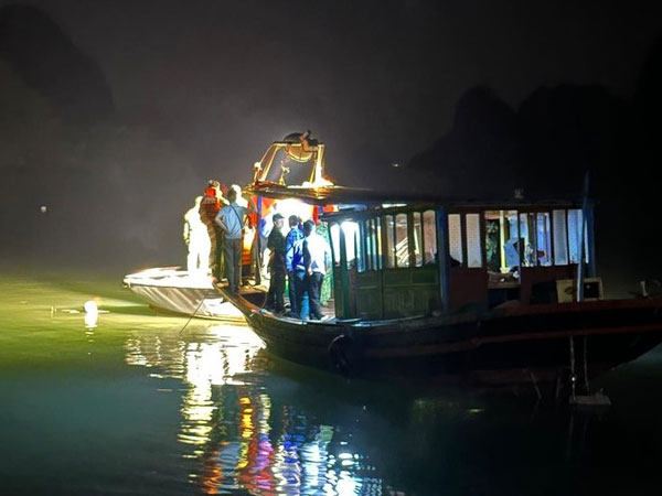 Phó Thủ tướng Trần Lưu Quang tới hiện trường trực tiếp chỉ đạo cứu nạn vụ máy bay rơi