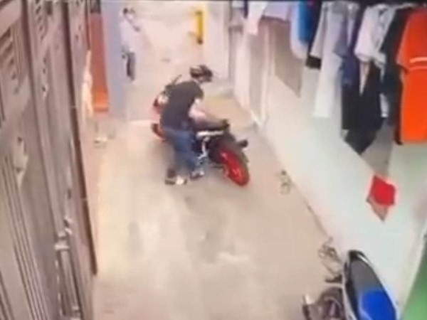 Bắt 2 'nhân vật chính' trong clip gây bức xúc dư luận ở Thủ Đức