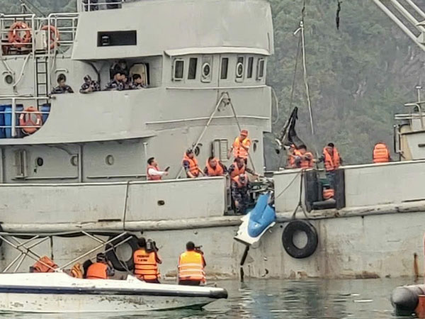 Ngư dân Hải Phòng: Trực thăng quay 2 vòng trên núi rồi lao xuống biển và phát nổ