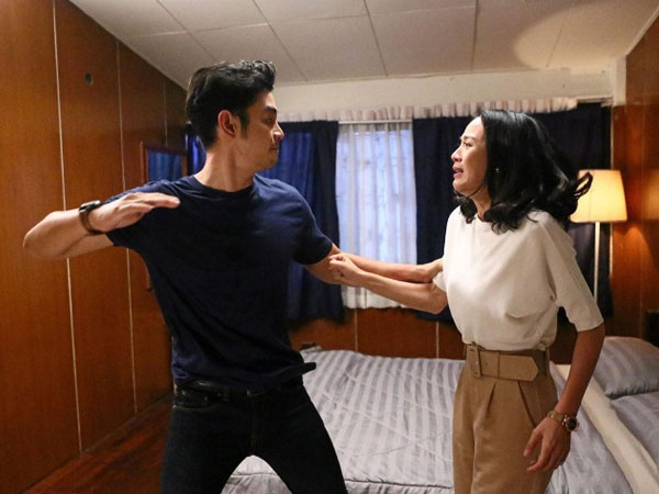 Vì hai hộp quà biếu nhà nội nhà ngoại, tôi cho vợ cái tát và kết thúc 10 năm hôn nhân
