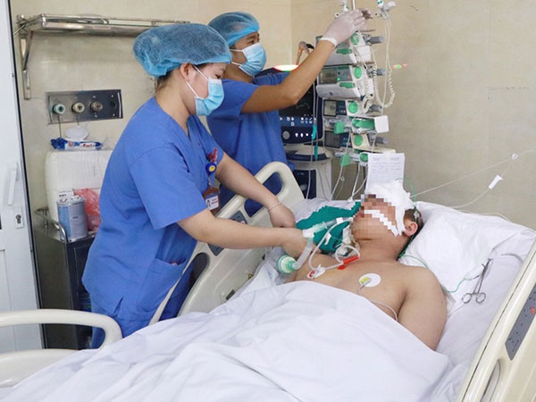 Vụ 'xe điên' tông 17 xe máy ở Hà Nội: Nam thanh niên 28 tuổi tiên lượng nặng, khó phục hồi