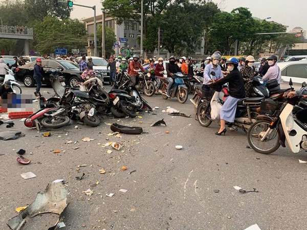 Vụ ô tô 'điên' đâm liên hoàn trên đường Võ Chí Công: Nếu xe mất phanh, lái xe có phải bồi thường?