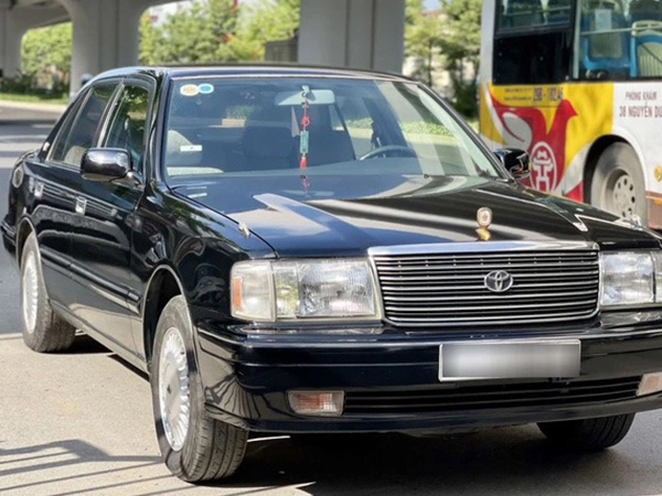 'Choáng' với giá trúng đấu giá 'siêu phẩm' Toyota Crown của Văn phòng Chính phủ