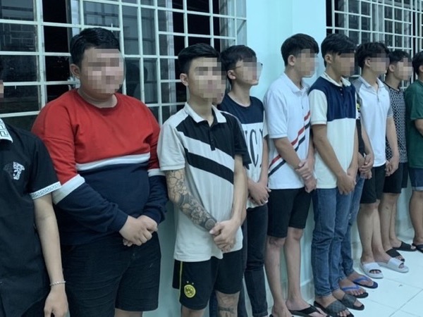 Bình Dương: Bị chê là 'giang hồ mạng', học sinh hai trường cấp 3 mang hung khí hẹn nhau hỗn chiến