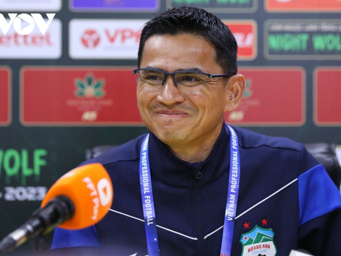 HAGL đại thắng Viettel FC, HLV Kiatisuk gửi thông điệp tới thầy Troussier