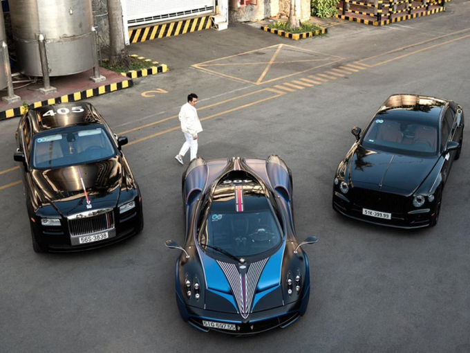 Minh Nhựa khoe dàn 'xế hộp' hơn 100 tỷ đồng, chờ McLaren Elva về nước