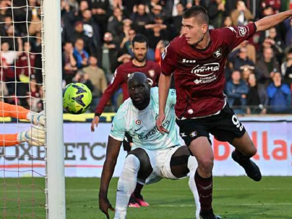 Serie A vòng 29: Lukaku lại gây bão mạng, Napoli ngày càng tiến gần Scudetto