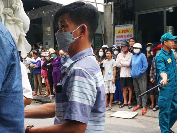 Hàng xóm tiếc thương đón thi thể nạn nhân cuối cùng vụ rơi trực thăng Bell-505 về với gia đình