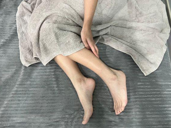 Cô gái xấu hổ vì điều tế nhị xảy ra mỗi khi bạn trai âu yếm 'phía dưới', hóa ra nhiều chị em cũng chung cảnh ngộ
