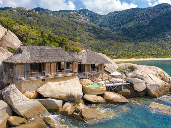 Hoa hậu Ngọc Hân nhận lương gần 1 tỷ đồng tại công ty bất động sản