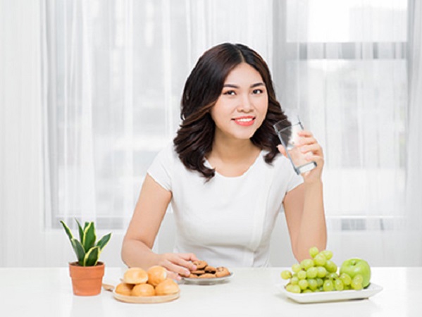5 nhóm người không nên vừa ăn vừa uống