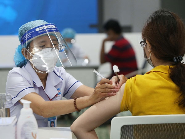 Dịch COVID-19 hôm nay: Ca nhiễm lại tăng cao ngày đầu tuần