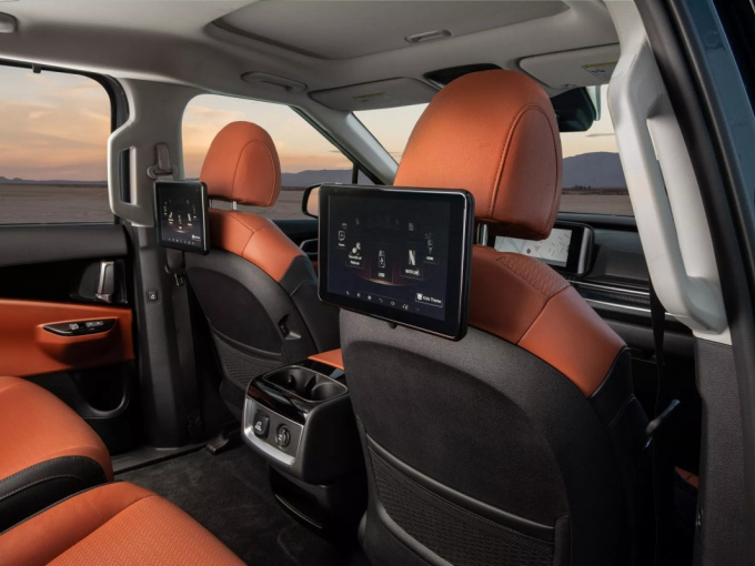 Kia triệu hồi Carnival Minivan vì lỗi cửa trượt chỉnh điện