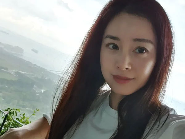 Kim Tae Hee tự tin khoe cận nhan sắc ở tuổi U50