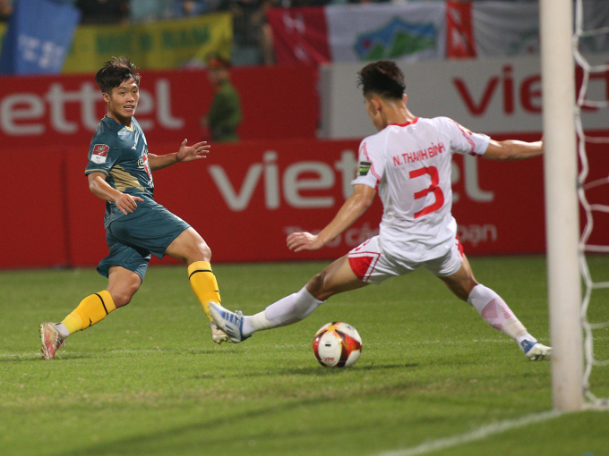 Cầu thủ U22 Việt Nam 'tung hoành' V-League, HLV Troussier vơi bớt lo âu