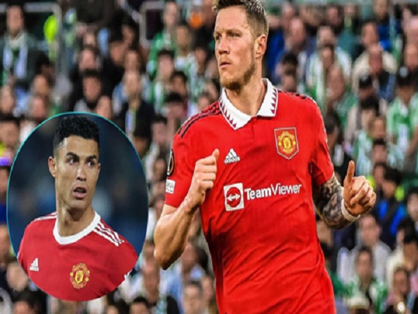 Ronaldo bị chê kém tài 'chân gỗ' Weghorst