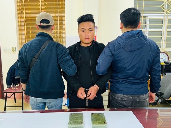 Mật phục, vây bắt đối tượng dùng xe bán tải vận chuyển heroin đi tiêu thụ