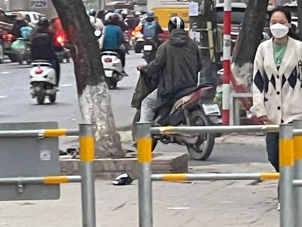 Công an bắt kẻ biến thái quấy rối nữ sinh quanh trường ĐH ở Hà Nội
