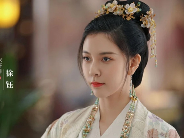 Mr Queen bản Trung ra mắt, nữ chính Tống Nghiên Phi 'điên' không kém Shin Hye Sun
