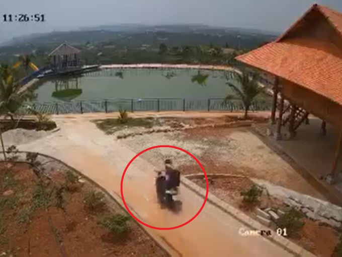 Clip: Qua nhà người quen ăn cơm, hai chú cháu bất ngờ lao xe máy xuống hồ nước tử vong