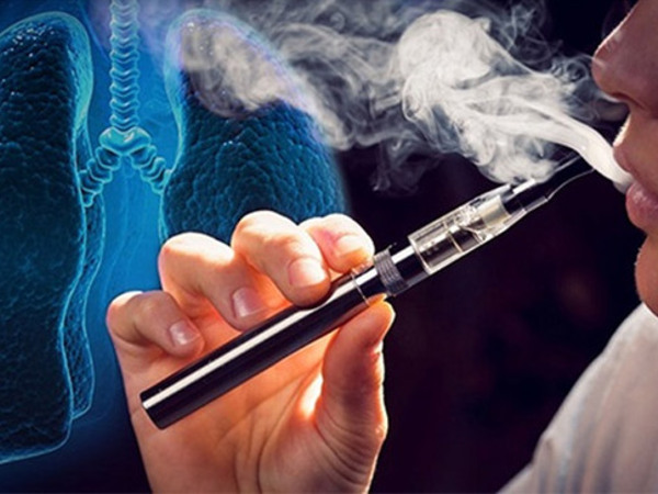 Chàng trai 19 tuổi bị xẹp phổi 4 lần vì hút thuốc lá điện tử